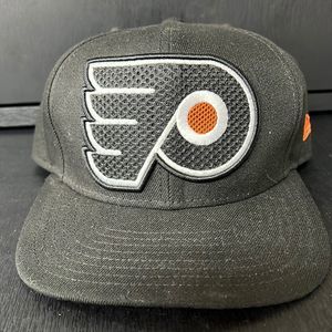 NWOT - Philadelphia Flyers new era fitted NHL hockey cap